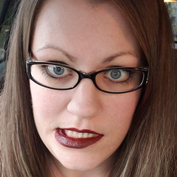 Meet your Posher, Sarah - Picture 1 of 1